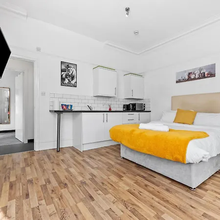 Comfort Ideal For Work And Study With Street Parking Leeds (West Yorkshire)