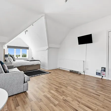 Comfort Ideal For Work And Study With Street Parking * Leeds (West Yorkshire)