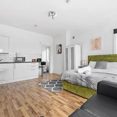 Apartment Comfort Ideal For Work And Study With Street Parking