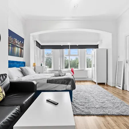 Comfort Ideal For Work And Study With Street Parking * Leeds (West Yorkshire)