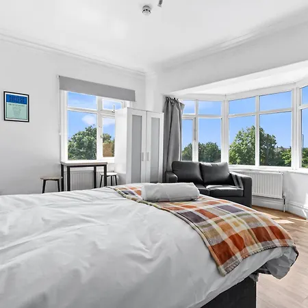 Apartment Comfort Ideal For Work And Study With Street Parking *