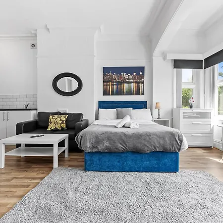 Comfort Ideal For Work And Study With Street Parking * Leeds (West Yorkshire)