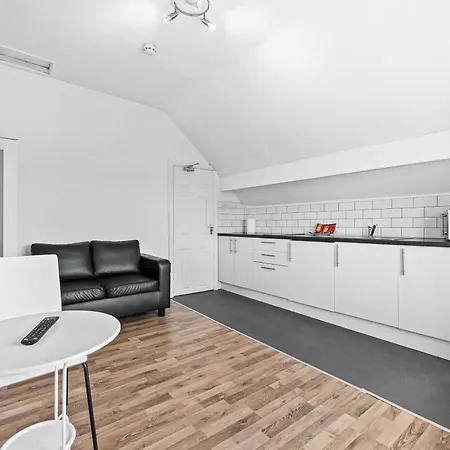 Comfort Ideal For Work And Study With Street Parking Apartment