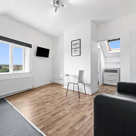 Apartment Comfort Ideal For Work And Study With Street Parking